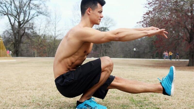 Jakie ćwiczenia można wykonywać bez sprzętu na zewnątrz?