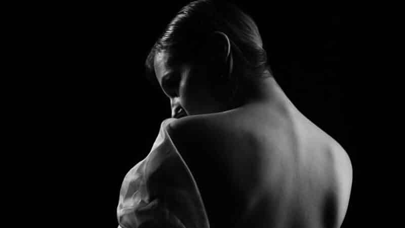 Jak poprawić postawę ciała w pracy siedzącej?